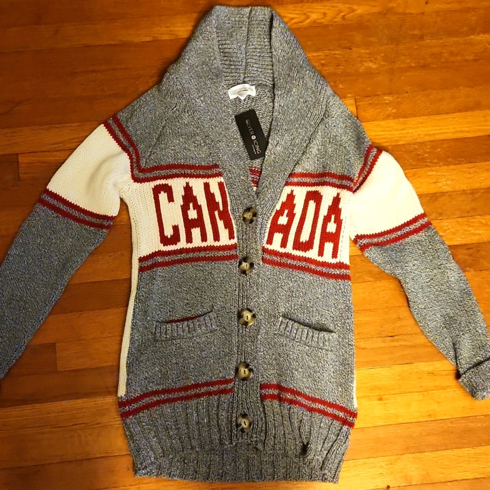 Silver Icing Canada sweater size sm